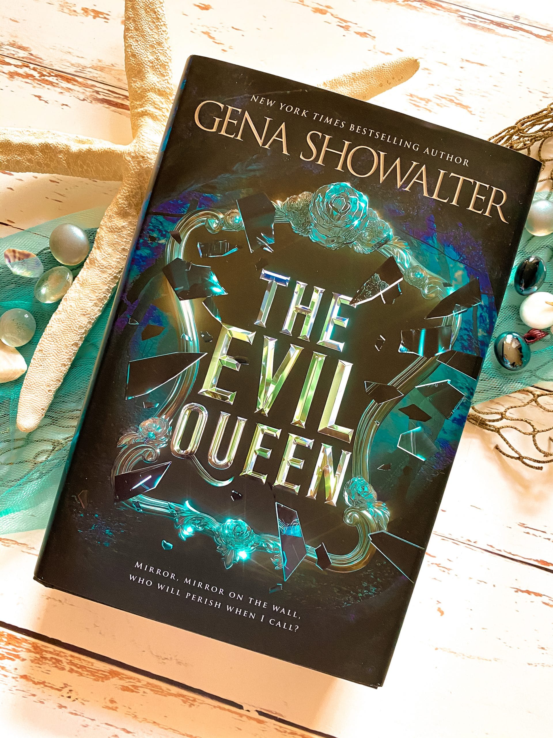 Review The Evil Queen By Gena Showalter Heyitscarlyrae